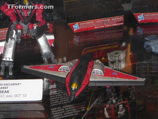 Sdcc 2012 Toys R Us Transformers Generations Asia Exclusive Laserbeak 1  (41 of 141)